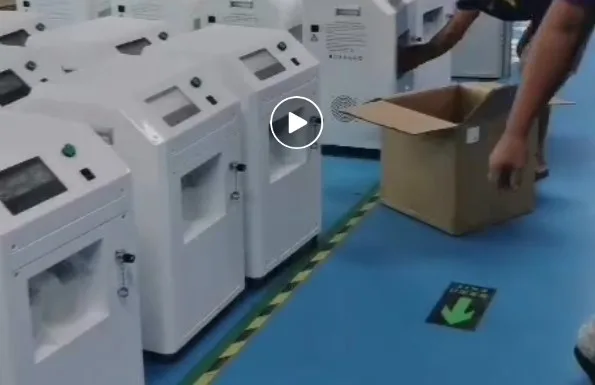 Emballage automatique de machines sur chaîne de production.